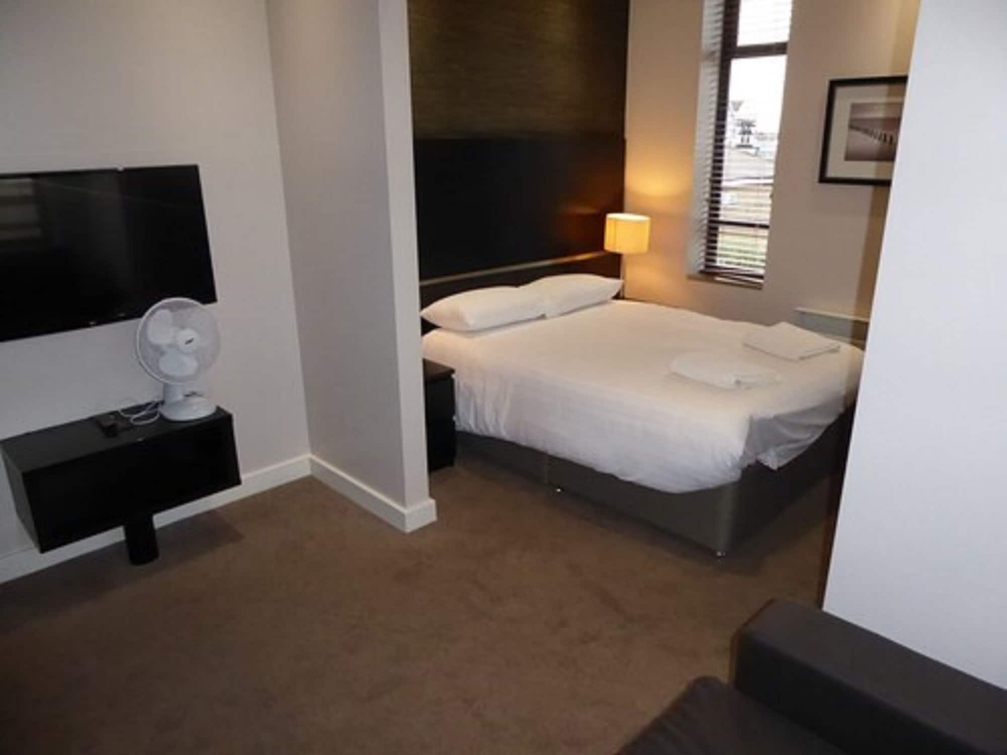 Western Hatfield 4*